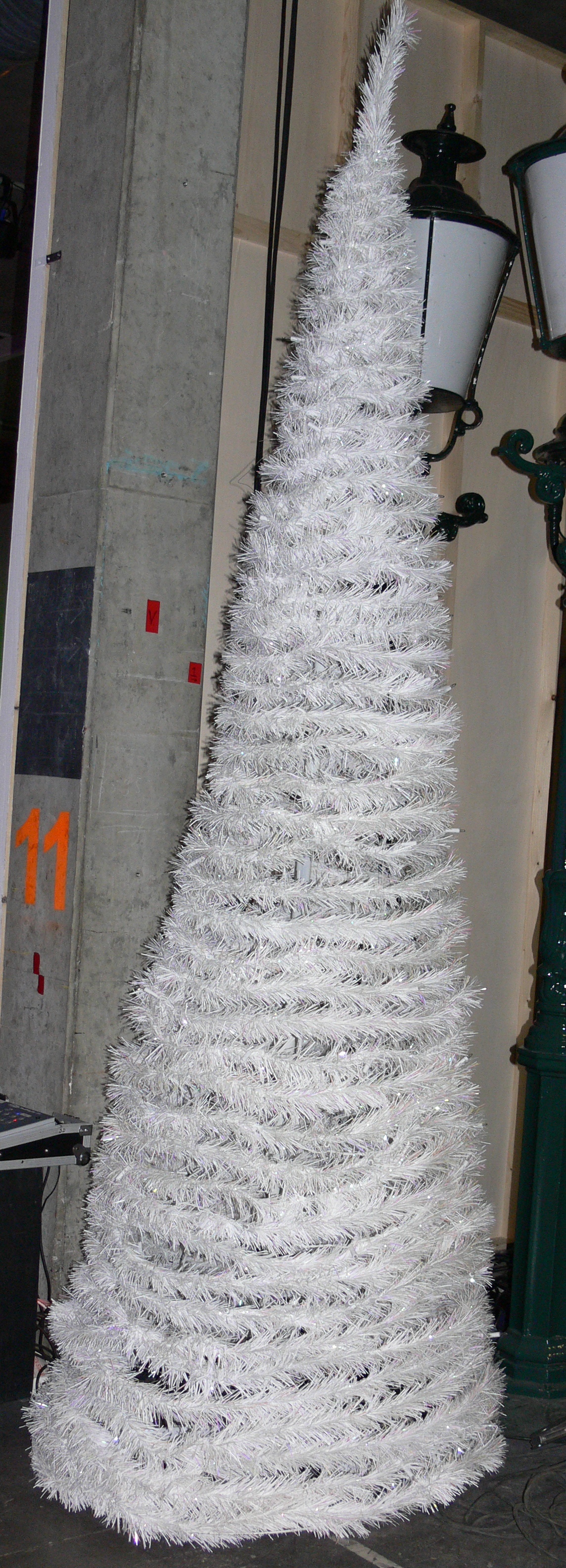 kerstboom - wit met verlichting (RM6)