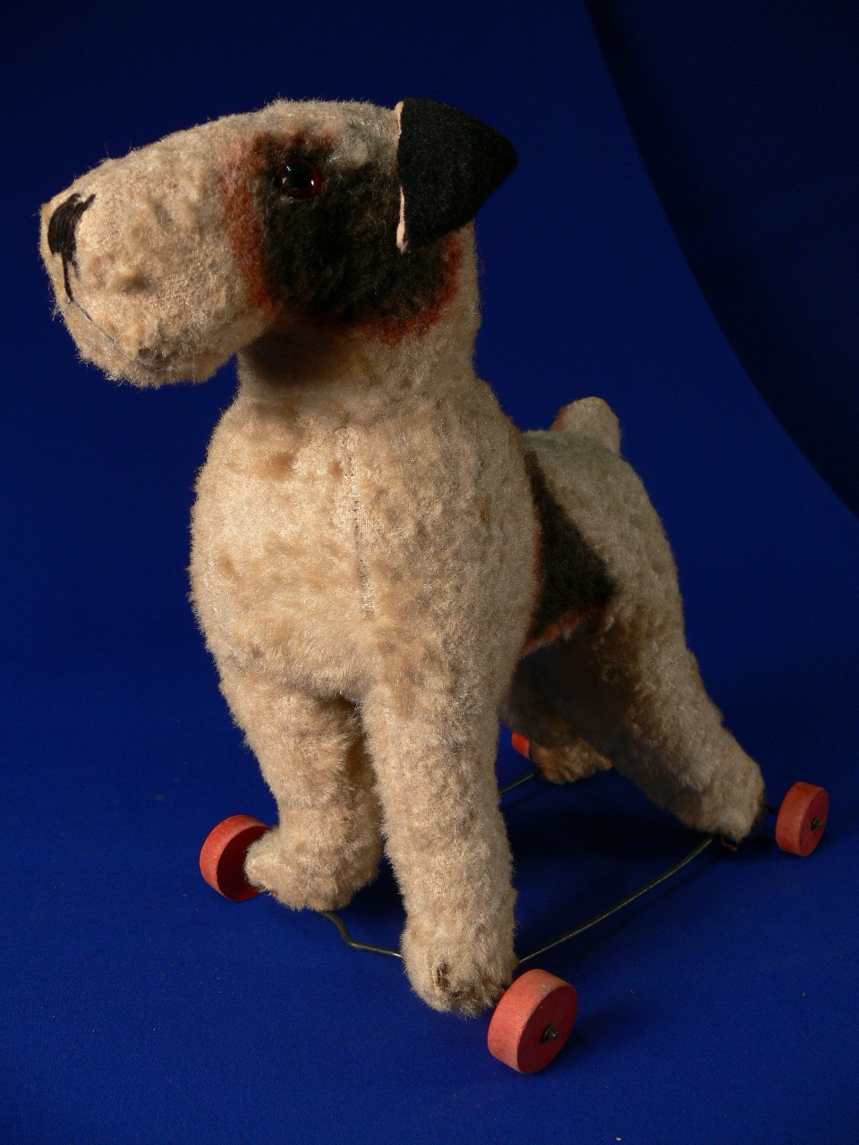 Speelgoedtrekhond (P596)