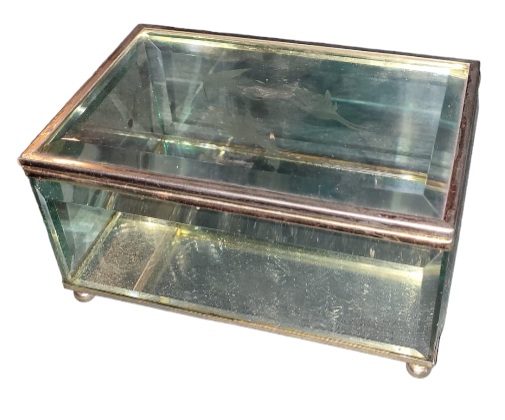 Doosje van geslepen glas (W106)