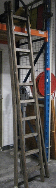 Ladder 2-delig - bestaat nog maar uit 1 deel! (D951)