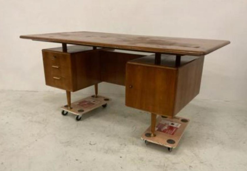 Poly Z bureau