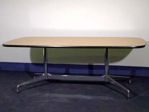 Conferentietafel met  beschermblad (B198)